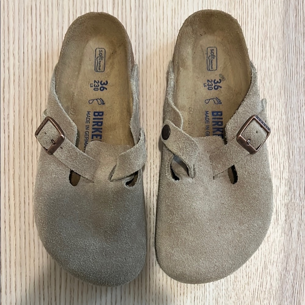 Birkenstock women’s  Suede Slippers - Beige